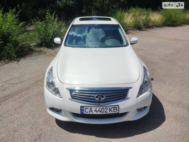 Infiniti G25 2011