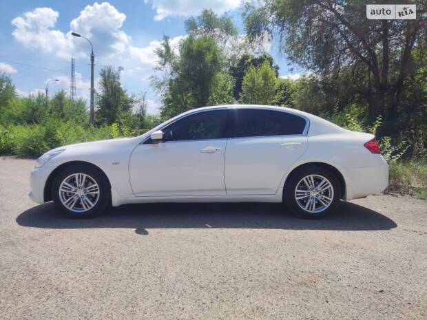Infiniti G25 2011