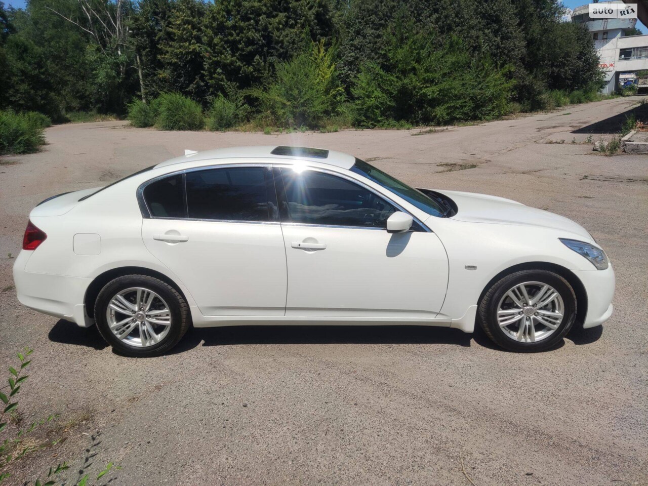 Infiniti G25 2011