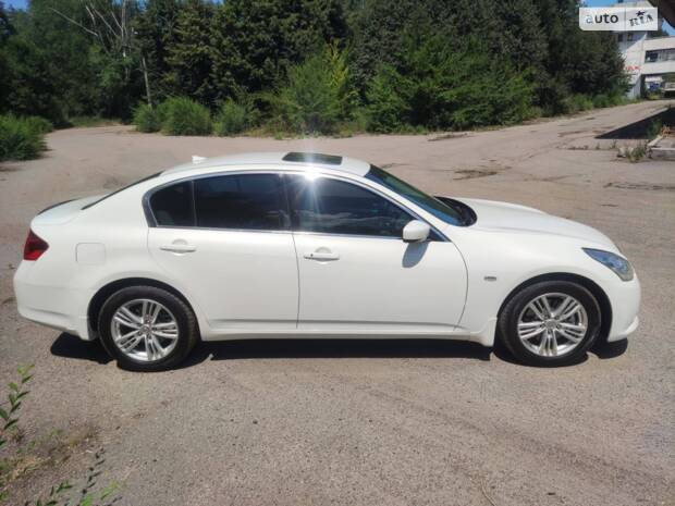 Infiniti G25 2011
