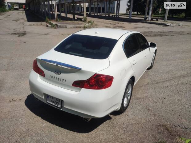 Infiniti G25 2011