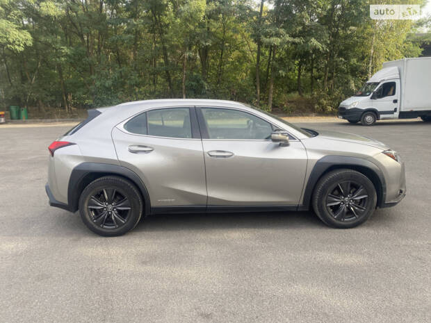 Lexus UX 2019