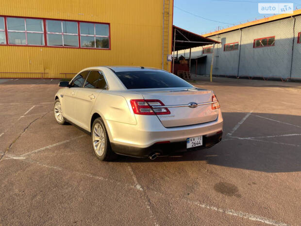 Ford Taurus 2018
