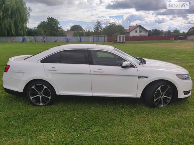 Ford Taurus 2015