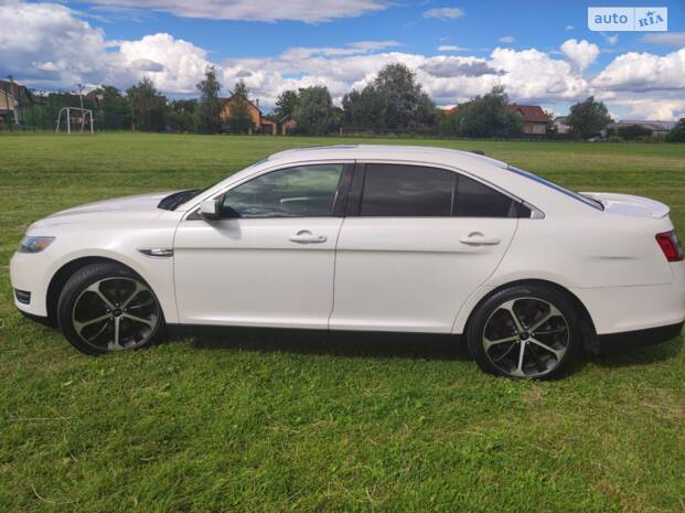 Ford Taurus 2015