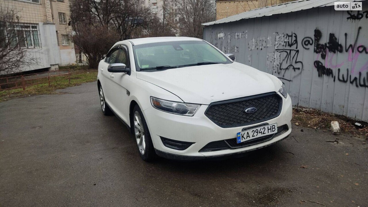Ford Taurus 2016