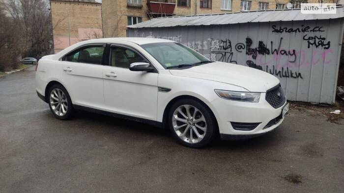 Ford Taurus 2016