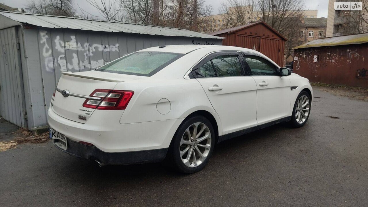 Ford Taurus 2016