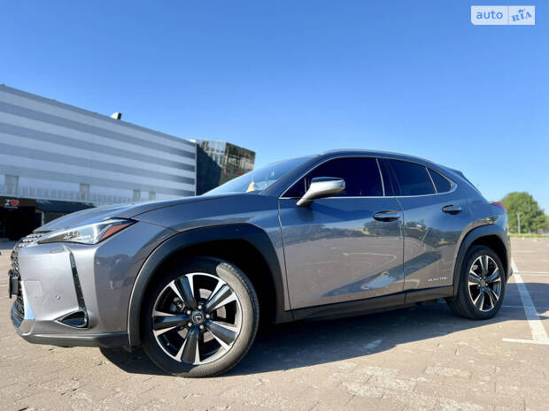 Lexus UX 2021
