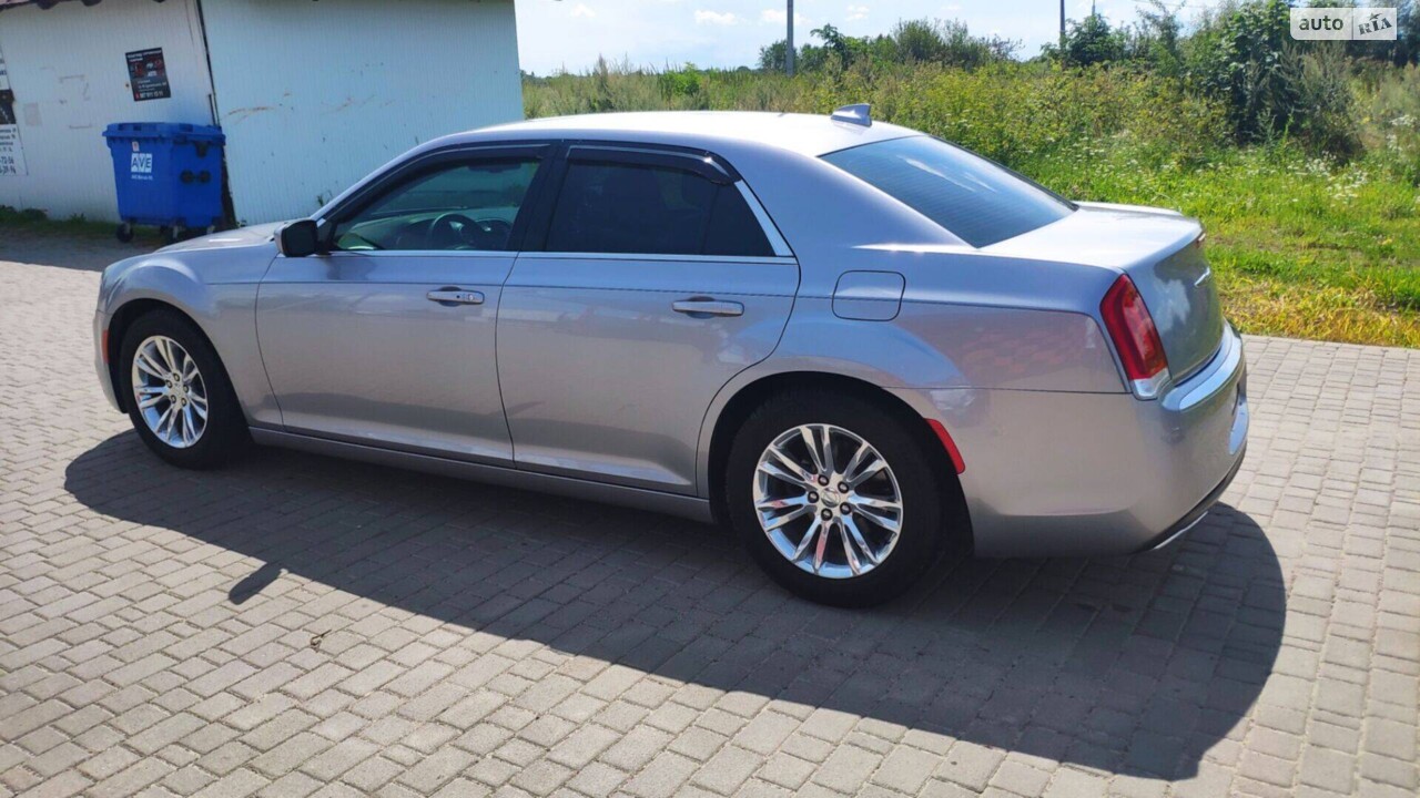 Chrysler 300 2017