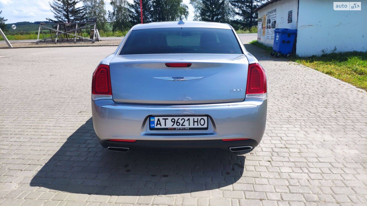 Chrysler 300 2017