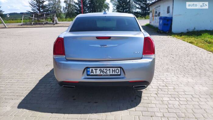 Chrysler 300 2017