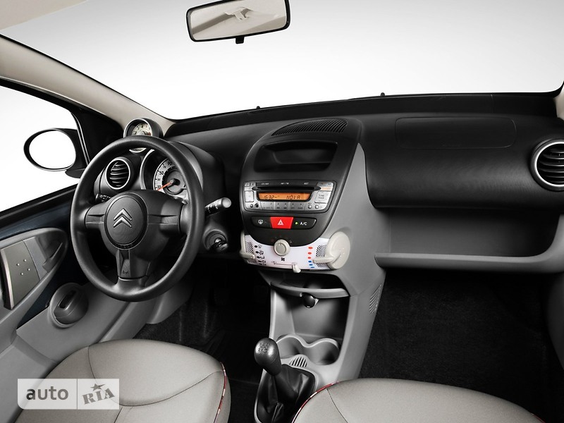 Новые Citroen C1 Hatchback (3d) Citroen C1 Hatchback (3d) фото 1