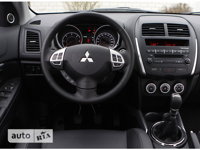 Новые Toyota Avensis Sedan Toyota Avensis Sedan фото 1