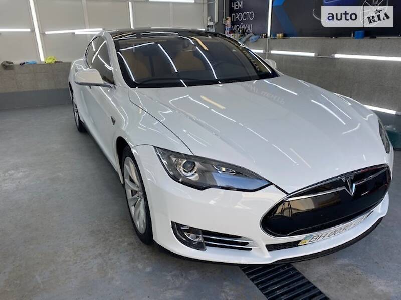 Tesla Model S 2014