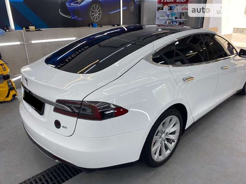 Tesla Model S 2014