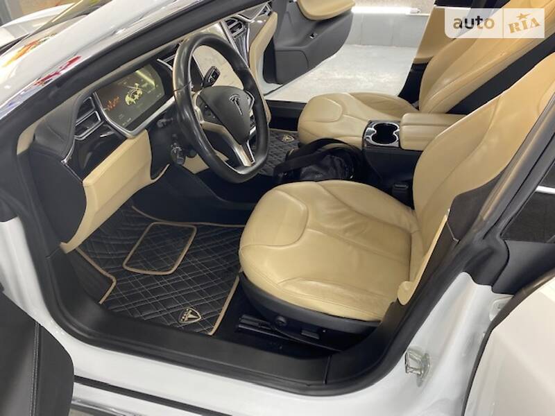 Tesla Model S 2014