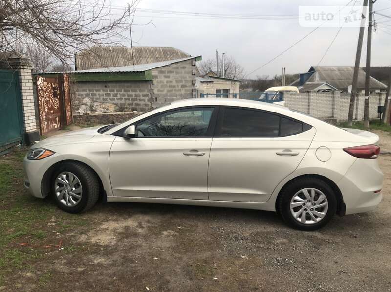 Hyundai Elantra 2017