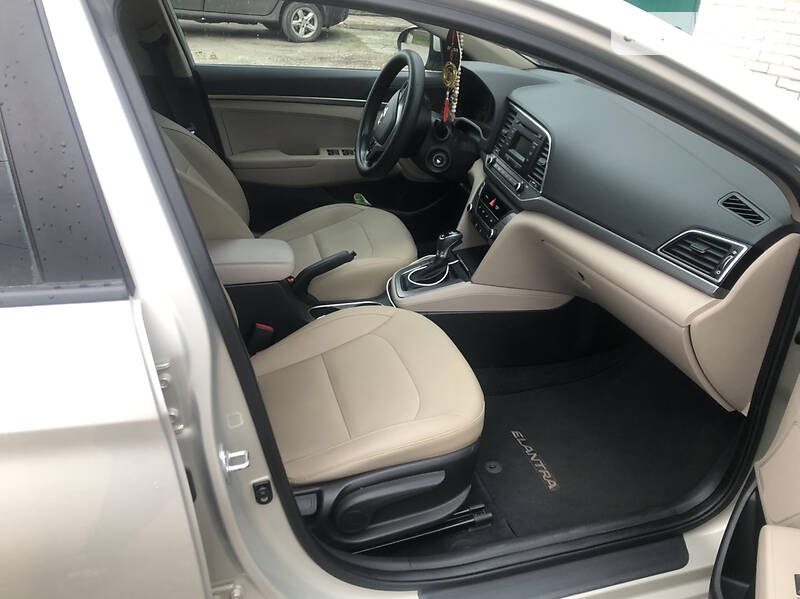 Hyundai Elantra 2017