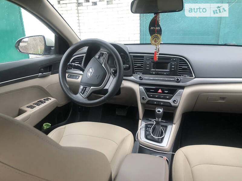 Hyundai Elantra 2017