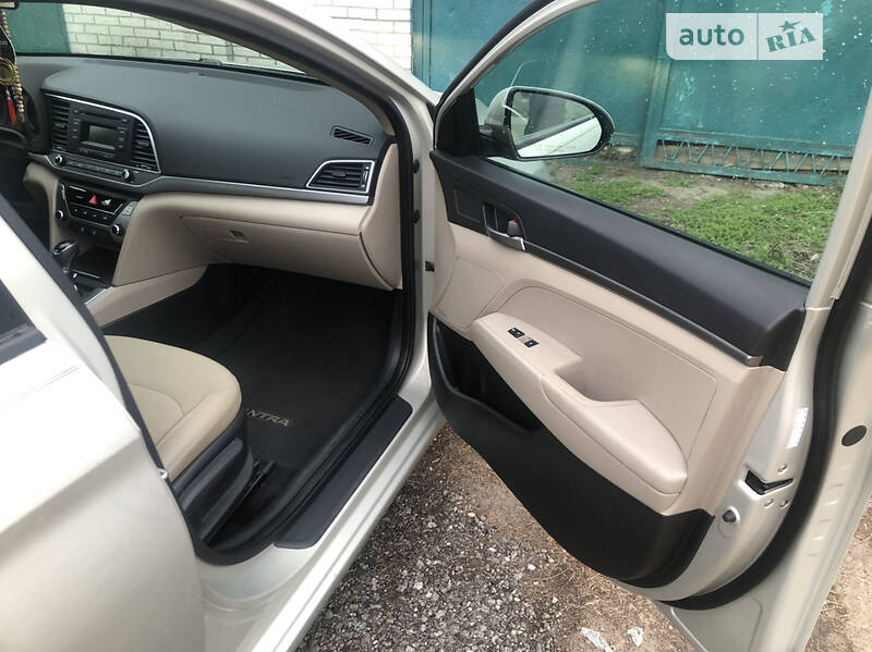 Hyundai Elantra 2017