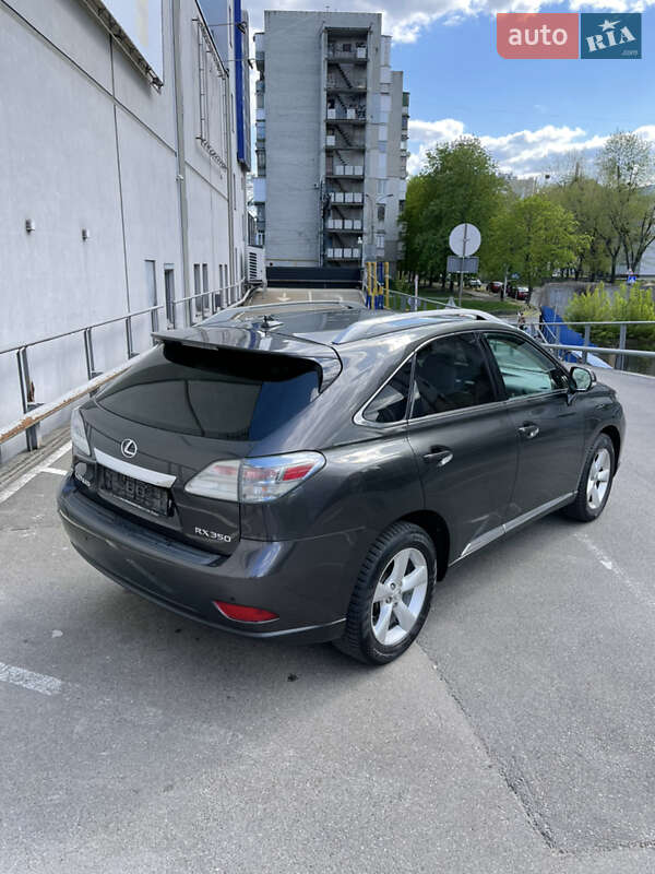 Lexus-8