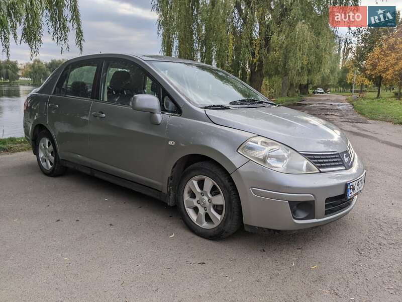 Nissan Versa 2007