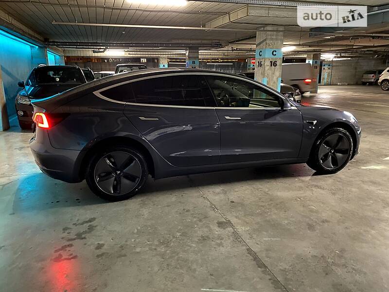 Tesla Model 3 2020