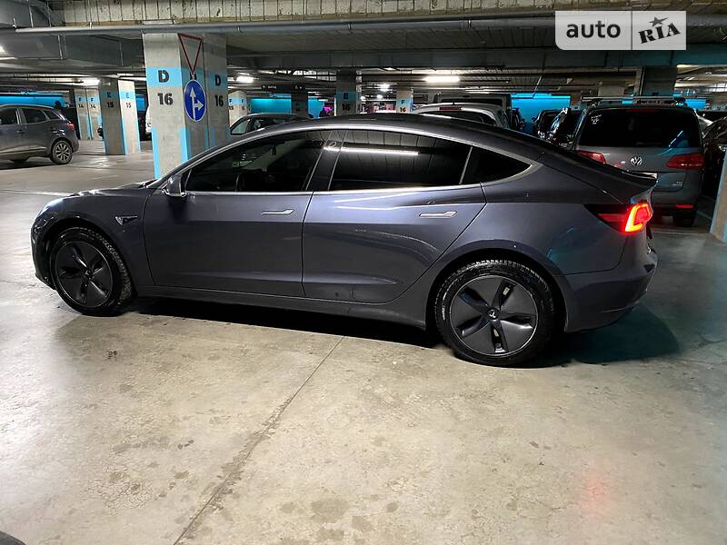 Tesla Model 3 2020