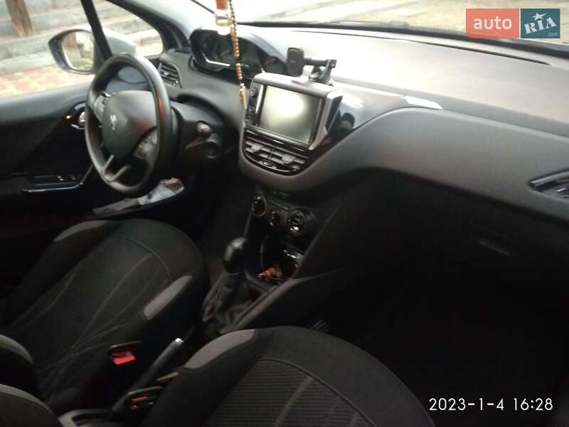 Peugeot 208 2014
