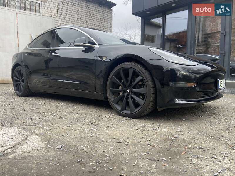 Tesla-0