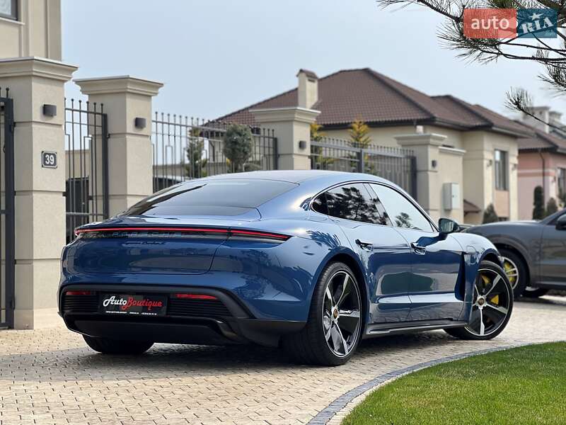 Porsche Taycan 2021