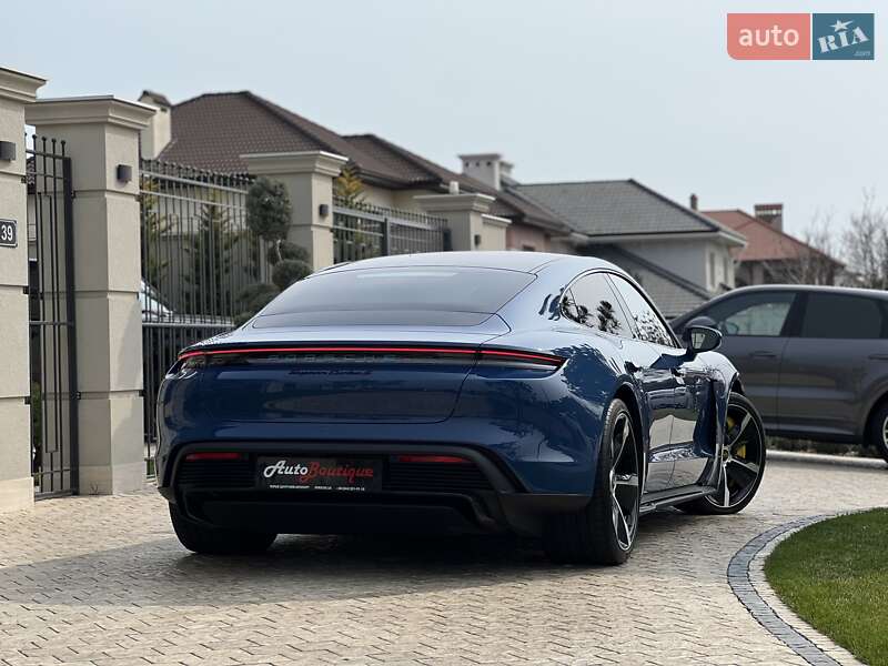 Porsche Taycan 2021