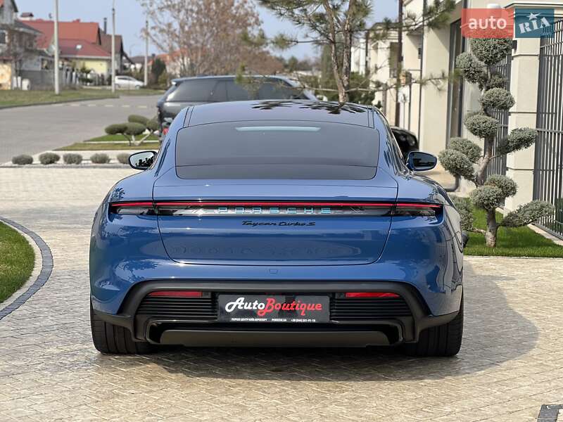 Porsche Taycan 2021