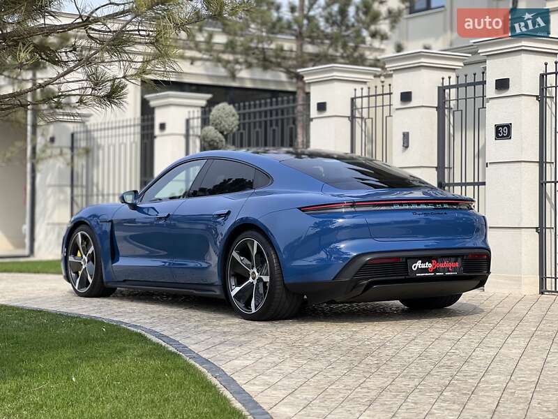 Porsche Taycan 2021