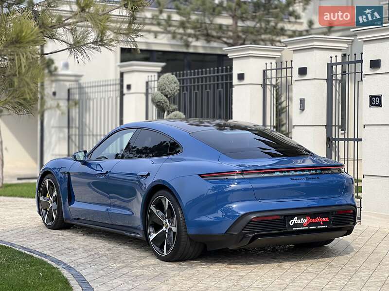 Porsche Taycan 2021