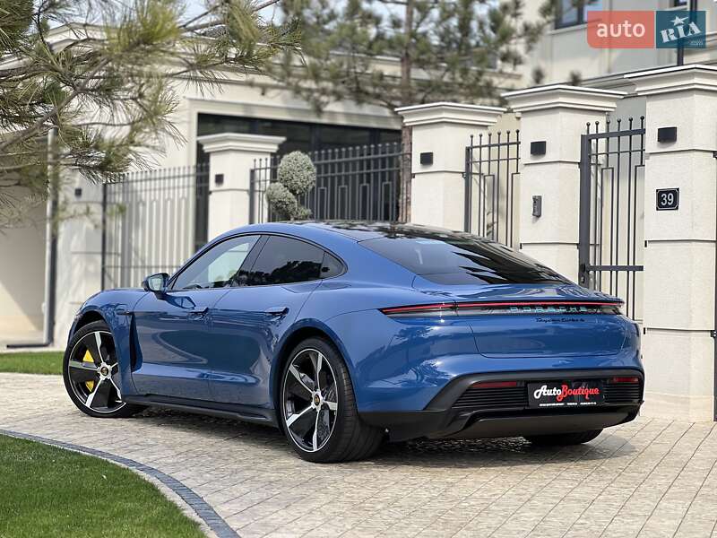 Porsche Taycan 2021