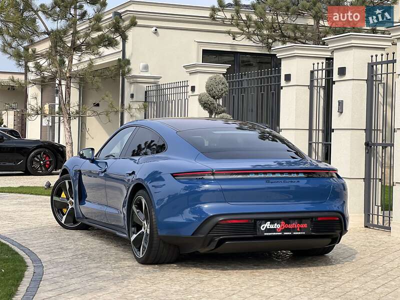 Porsche Taycan 2021