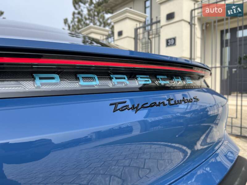 Porsche Taycan 2021
