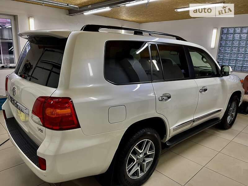 Toyota Land Cruiser 2012