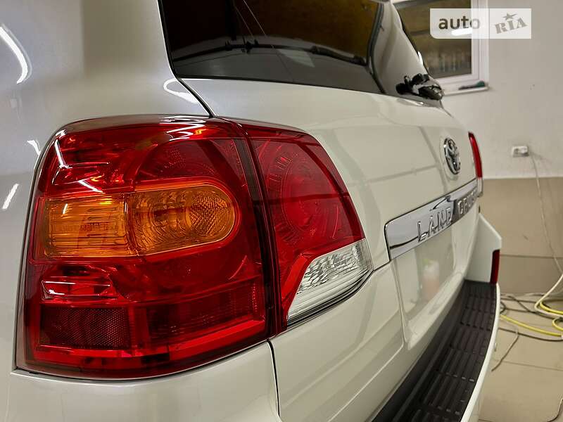 Toyota Land Cruiser 2012