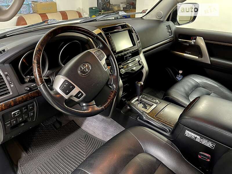 Toyota Land Cruiser 2012