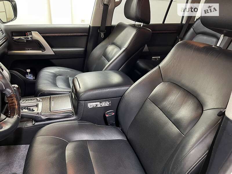 Toyota Land Cruiser 2012