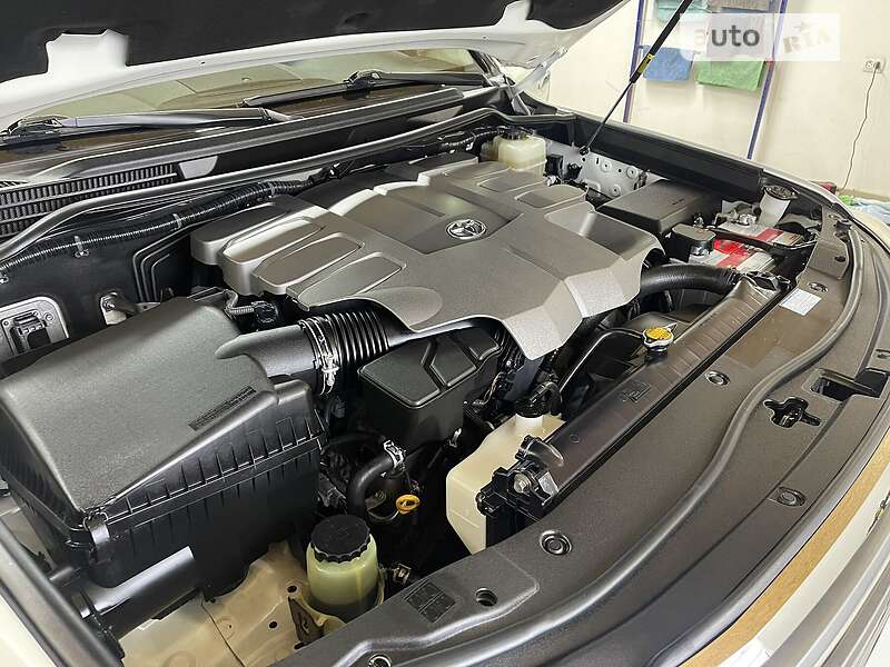 Toyota Land Cruiser 2012