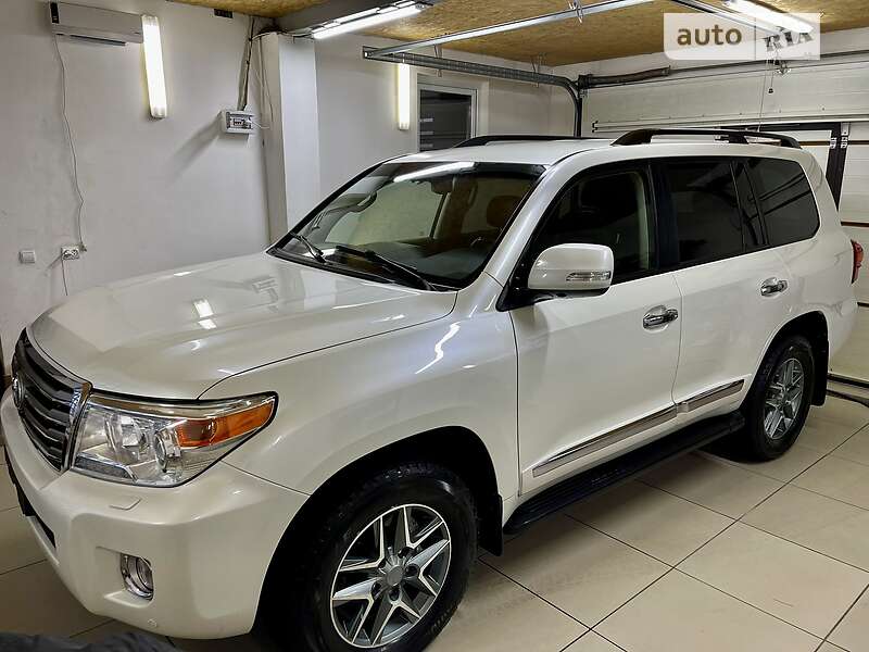 Toyota Land Cruiser 2012