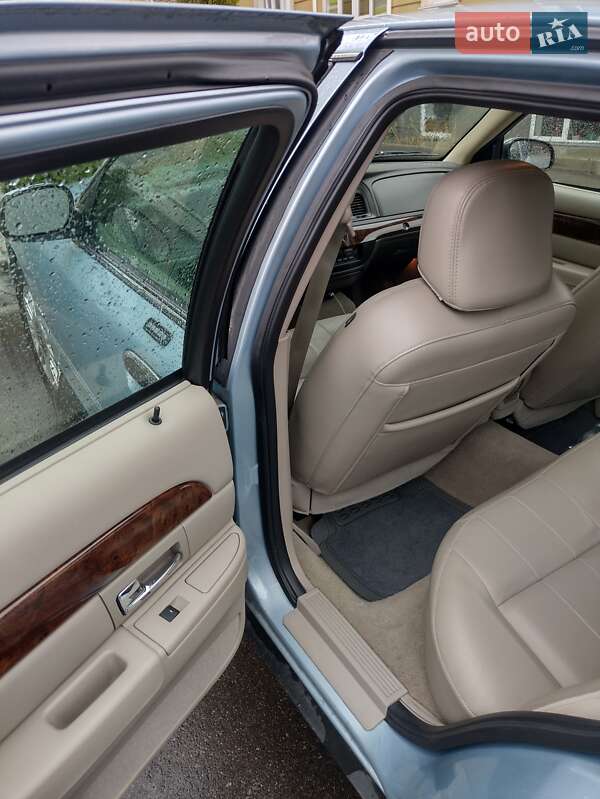 Mercury Grand Marquis 2010