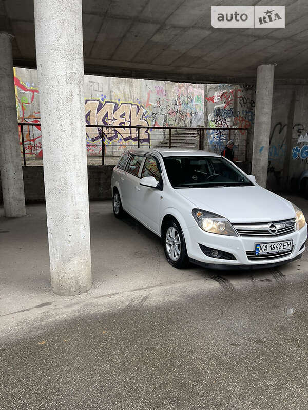 Opel Astra 2012