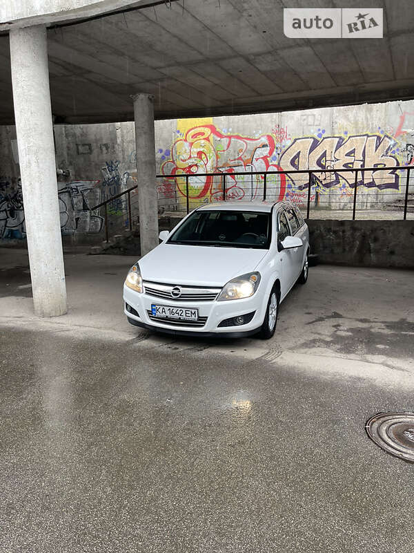 Opel Astra 2012
