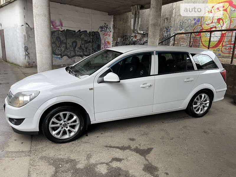 Opel Astra 2012