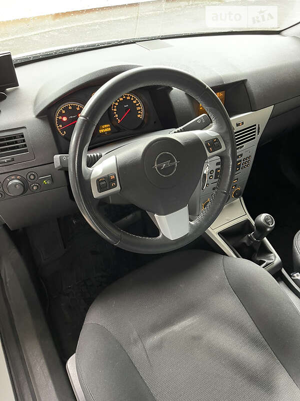 Opel Astra 2012